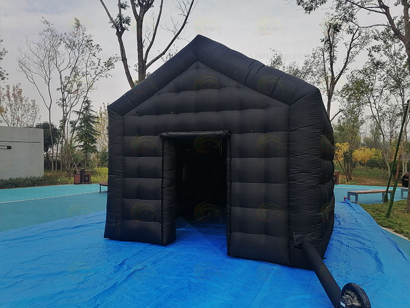 小屋充气帐篷实物图3 小屋充气帐篷3